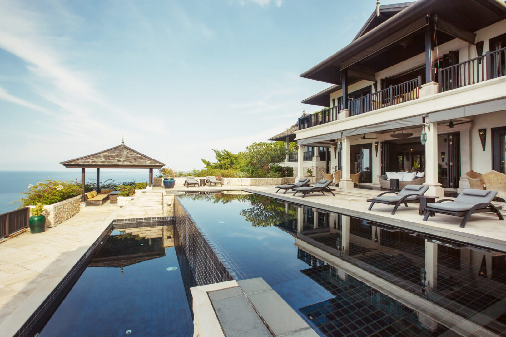 Modern villa overlooking ocean